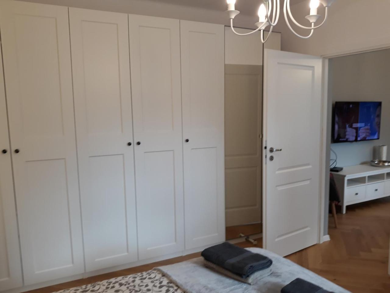 2 Bedroom City Center Apartment Katowice Bagian luar foto