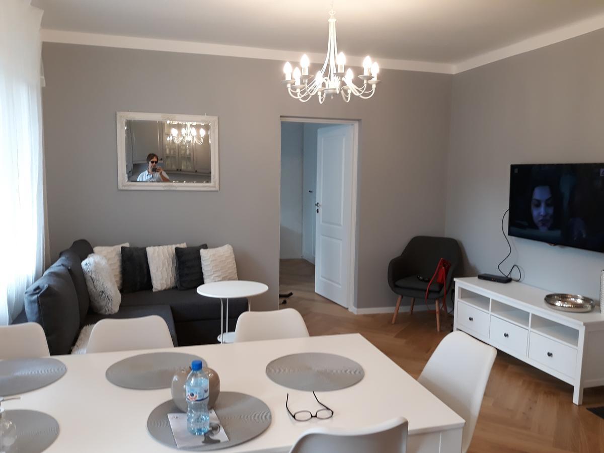 2 Bedroom City Center Apartment Katowice Bagian luar foto