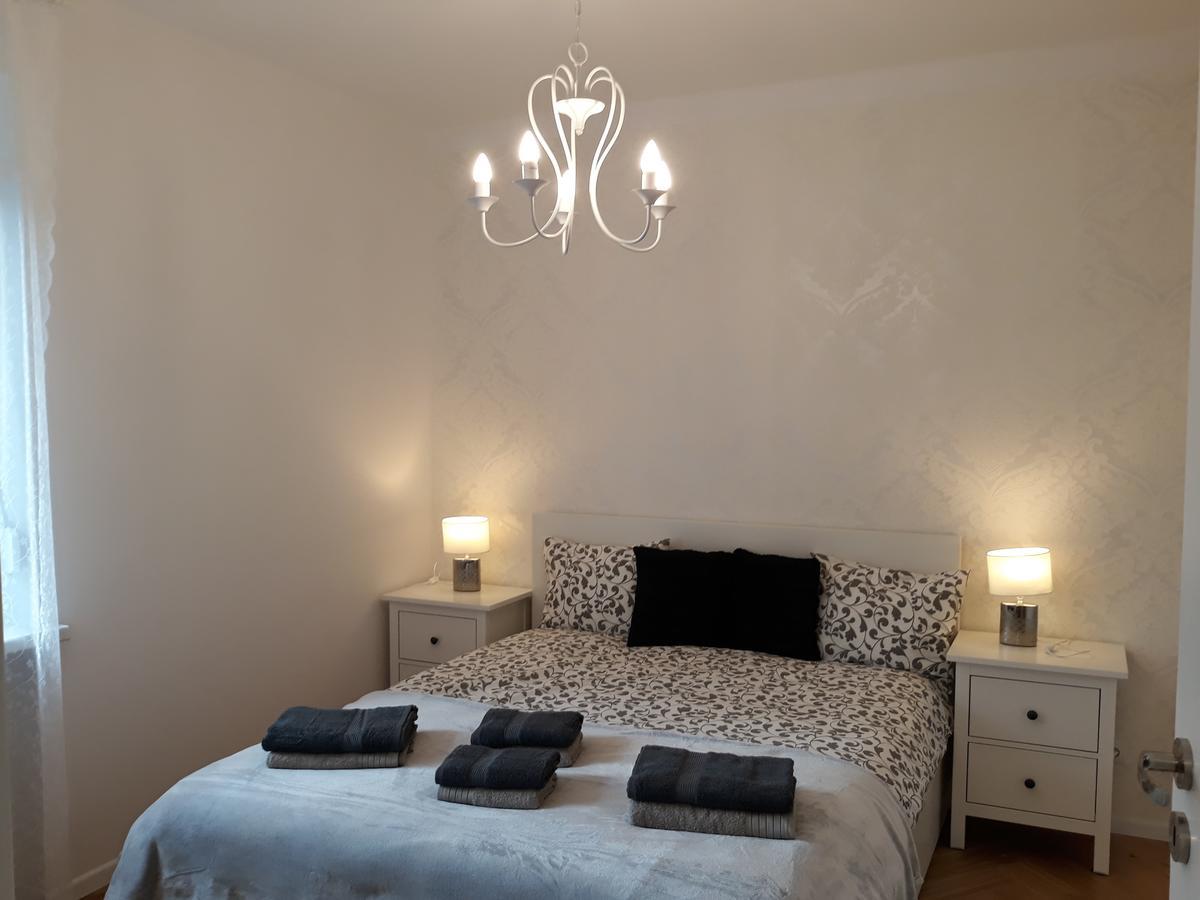 2 Bedroom City Center Apartment Katowice Bagian luar foto
