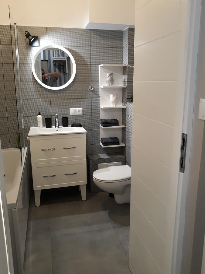 2 Bedroom City Center Apartment Katowice Bagian luar foto